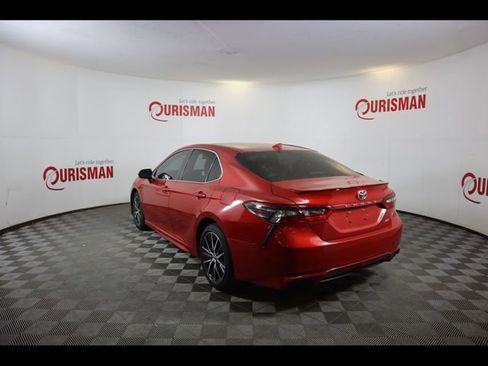 Used 2024 Toyota Camry SE image 9