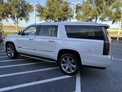 Used 2019 Cadillac Escalade ESV Premium Luxury image 4