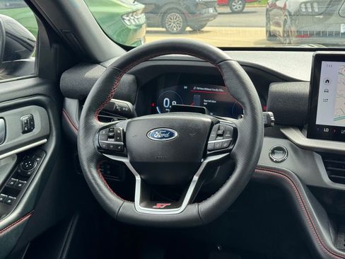 Used 2025 Ford Explorer ST AWD/4WD image 21
