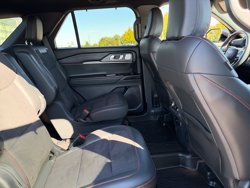 Used 2025 Ford Explorer ST AWD/4WD image 35