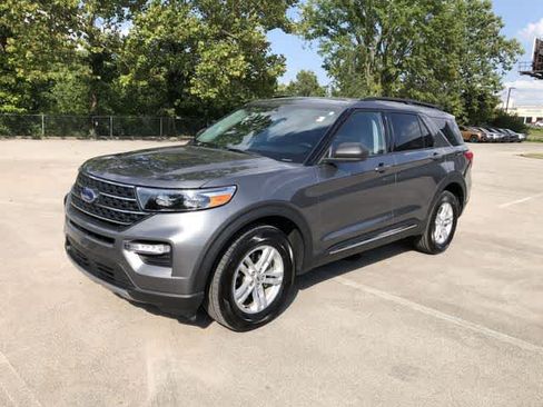 Used 2024 Ford Explorer XLT w/ Equipment Group 202A AWD/4WD image 2