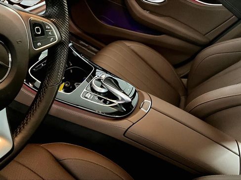 Used 2018 Mercedes-Benz E 400 4MATIC Sedan image 17