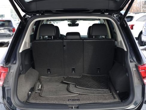 Used 2024 Volkswagen Tiguan SE image 18