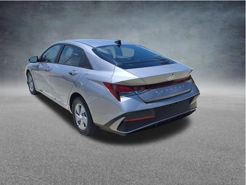 Used 2025 Hyundai Elantra SE FWD image 6