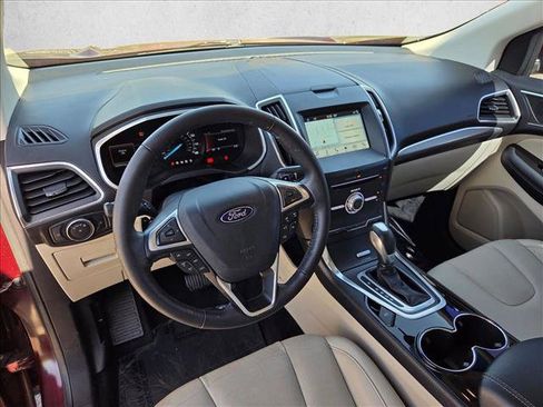 Used 2017 Ford Edge Titanium w/ Technology Package FWD image 12