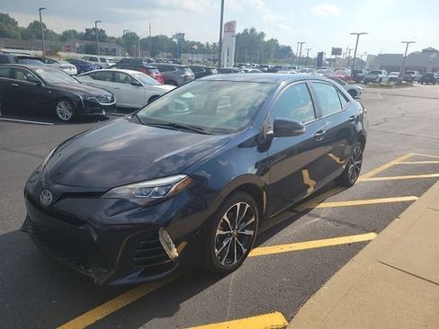 Used 2017 Toyota Corolla SE w/ Carpet Mat Package (TMS) FWD image 2