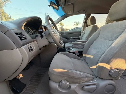 Used 2004 Toyota Sienna CE image 5