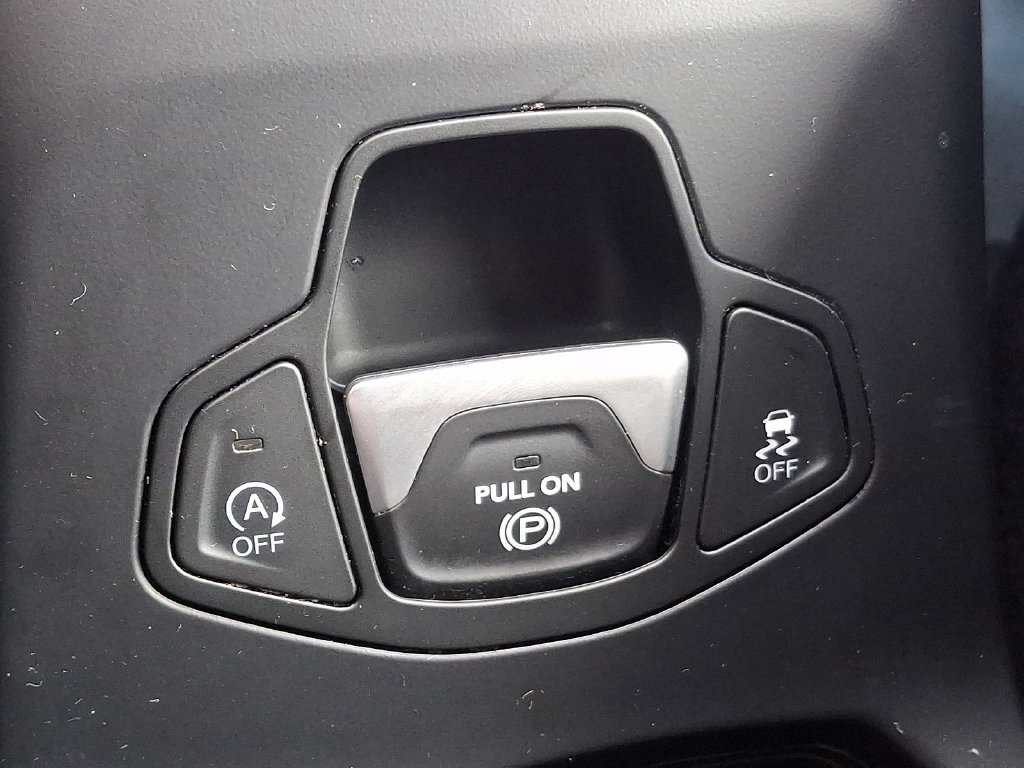 Used 2023 Jeep Renegade Latitude AWD/4WD image 25