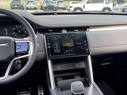 Used 2025 Land Rover Discovery Sport Dynamic SE AWD/4WD image 8