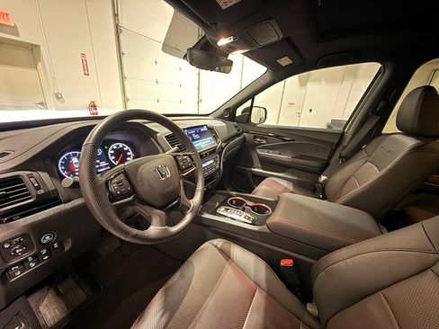 Used 2025 Honda Ridgeline Black Edition image 17