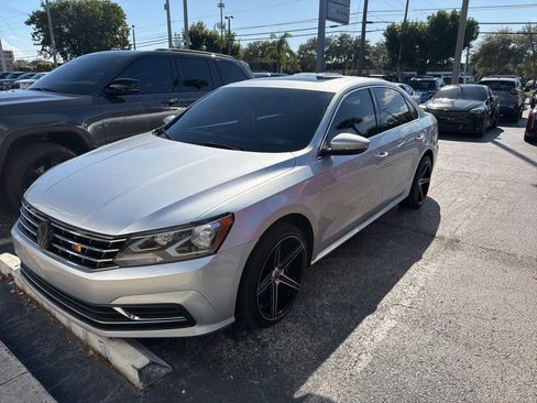 Used 2018 Volkswagen Passat 2.0T SE image 3