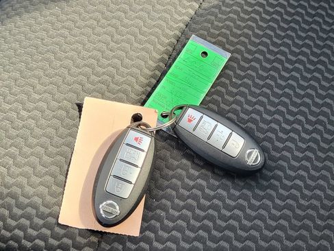Used 2013 Nissan Leaf S FWD image 31