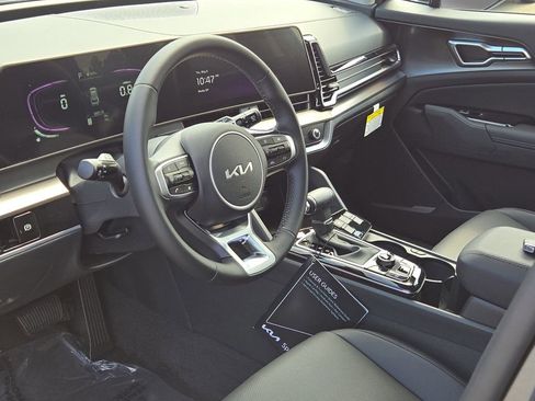 Certified 2025 Kia Sportage EX w/ Premium Package image 18