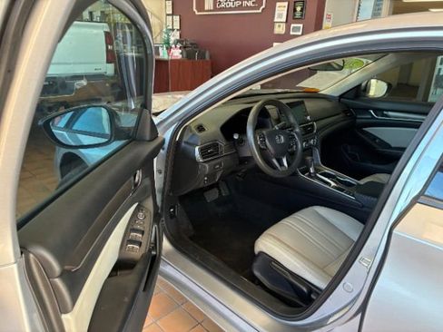 Used 2018 Honda Accord LX image 11