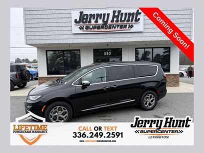 Used 2023 Chrysler Pacifica Limited