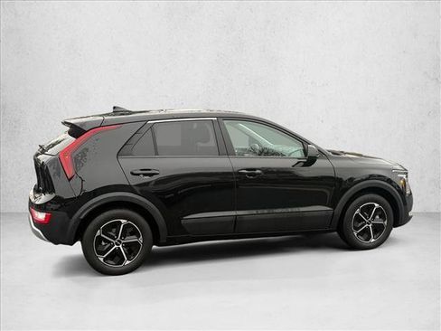 Used 2024 Kia Niro LX image 5