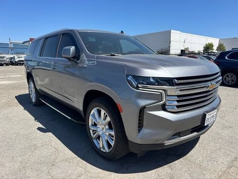 Used 2021 Chevrolet Suburban High Country RWD image 3