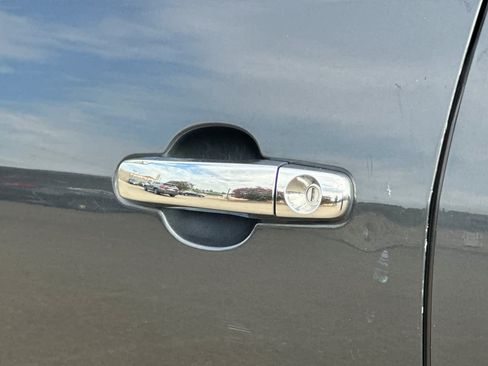 Used 2014 Chevrolet Traverse LS FWD image 18
