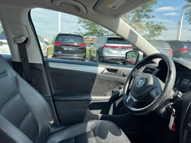 Used 2014 Volkswagen Jetta SE FWD image 29