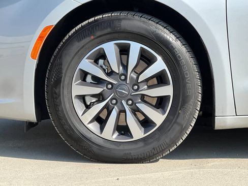 Used 2023 Chrysler Pacifica Limited image 28