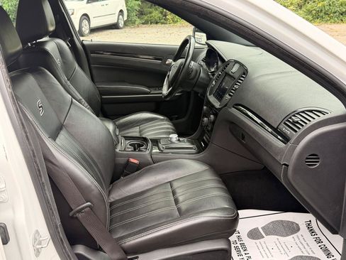 Used 2019 Chrysler 300 S RWD image 27