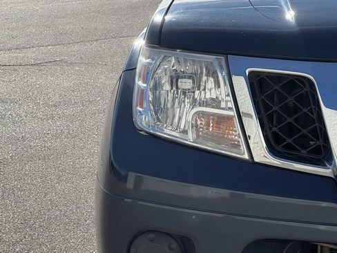 Used 2019 Nissan Frontier SV image 4