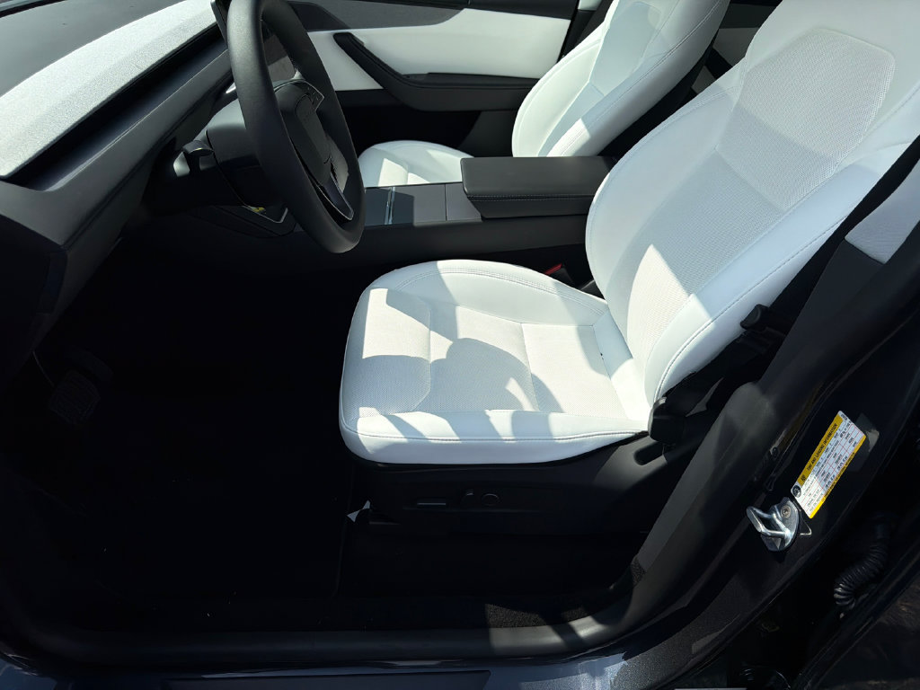 Used 2026 Tesla Model Y Long Range AWD/4WD image 11