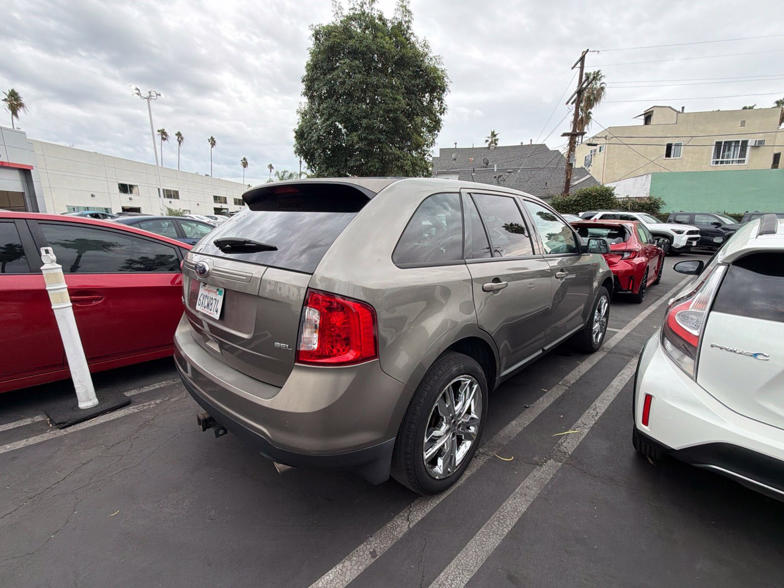 Used 2013 Ford Edge SEL FWD image 2