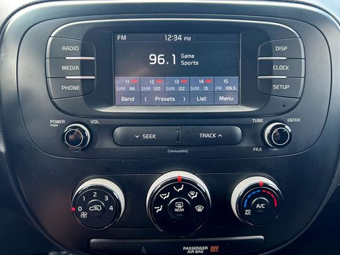 Used 2019 Kia Soul image 12