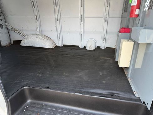 Used 2007 Chevrolet Express 2500 RWD image 15