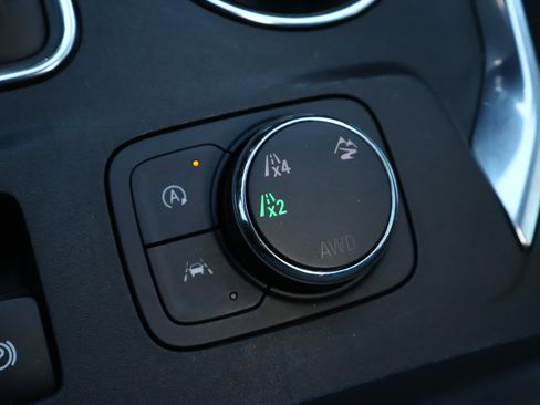 Used 2023 Chevrolet Traverse LT image 21