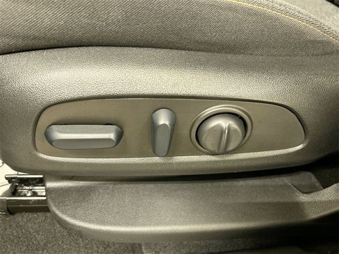 Used 2023 Chevrolet Equinox LT image 10