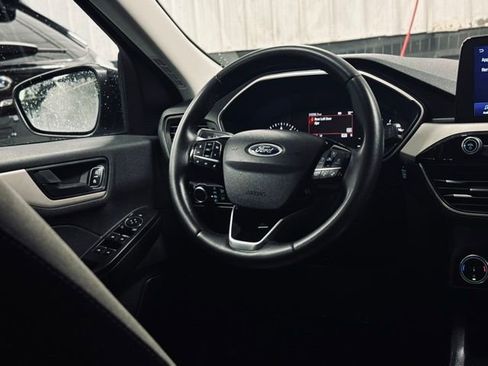 Used 2022 Ford Escape SE w/ SE Sport Appearance Package image 23