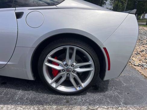 Used 2018 Chevrolet Corvette Stingray Coupe w/ Carbon Flash Badge Package RWD image 29