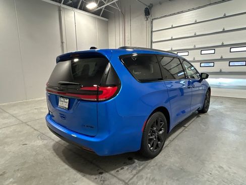 New 2026 Chrysler Pacifica Limited w/ S Appearance Package image 6