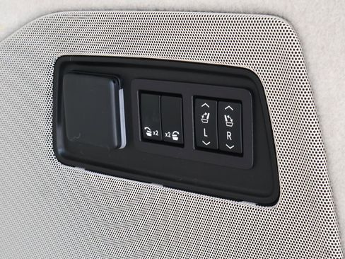 Certified 2023 Cadillac Escalade Premium Luxury Platinum AWD/4WD image 32