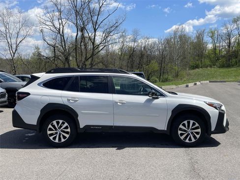 Used 2023 Subaru Outback Premium AWD/4WD image 6