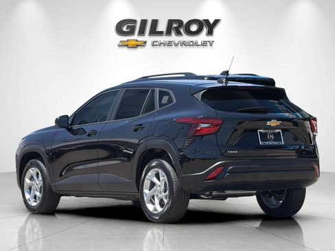 New 2026 Chevrolet Trax LS w/ LS Convenience Package FWD image 5