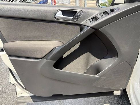 Used 2014 Volkswagen Tiguan S image 16