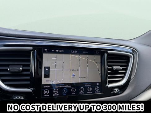 Used 2020 Chrysler Pacifica Touring-L Plus w/ Advanced Safetytec Group FWD image 27