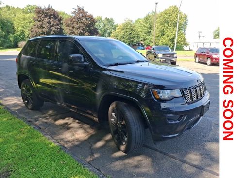Used 2019 Jeep Grand Cherokee Altitude AWD/4WD image 4