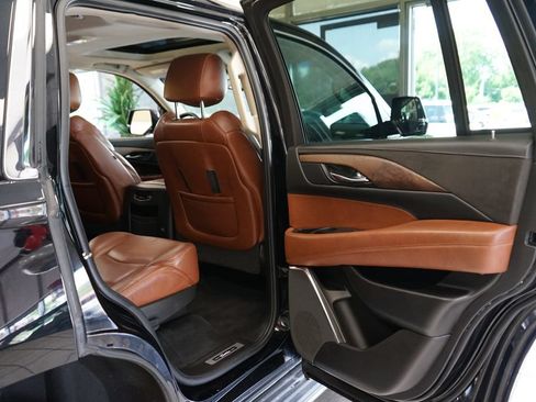 Used 2016 Cadillac Escalade Luxury AWD/4WD image 51