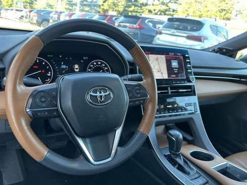 Used 2020 Toyota Avalon Limited image 15