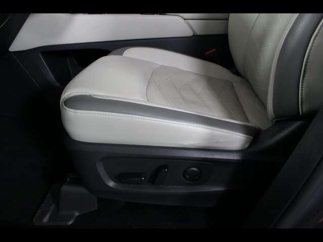 Used 2022 Nissan Pathfinder Platinum AWD/4WD image 19