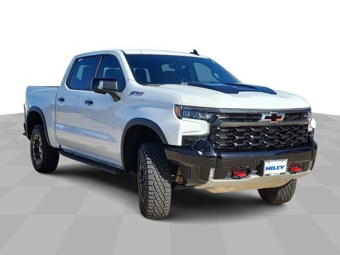 Used 2025 Chevrolet Silverado 1500 ZR2 w/ Technology Package image 2