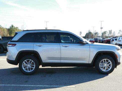 New 2025 Jeep Grand Cherokee Laredo X image 4