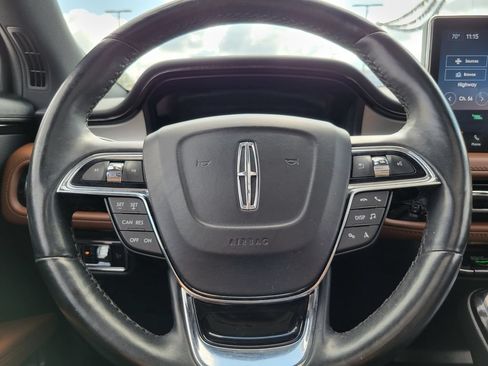 Used 2023 Lincoln Nautilus Reserve w/ Luxury Package AWD/4WD image 12