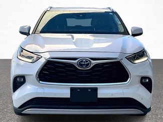 Used 2021 Toyota Highlander Platinum video 3
