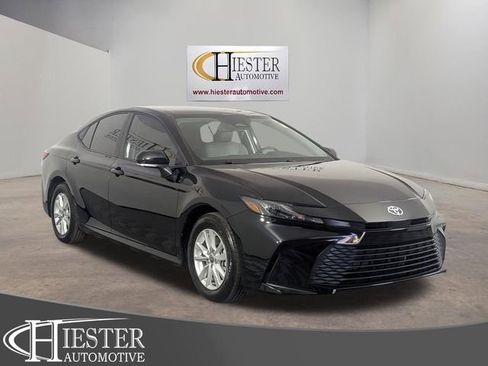 Used 2026 Toyota Camry LE w/ Convenience Package FWD image 1