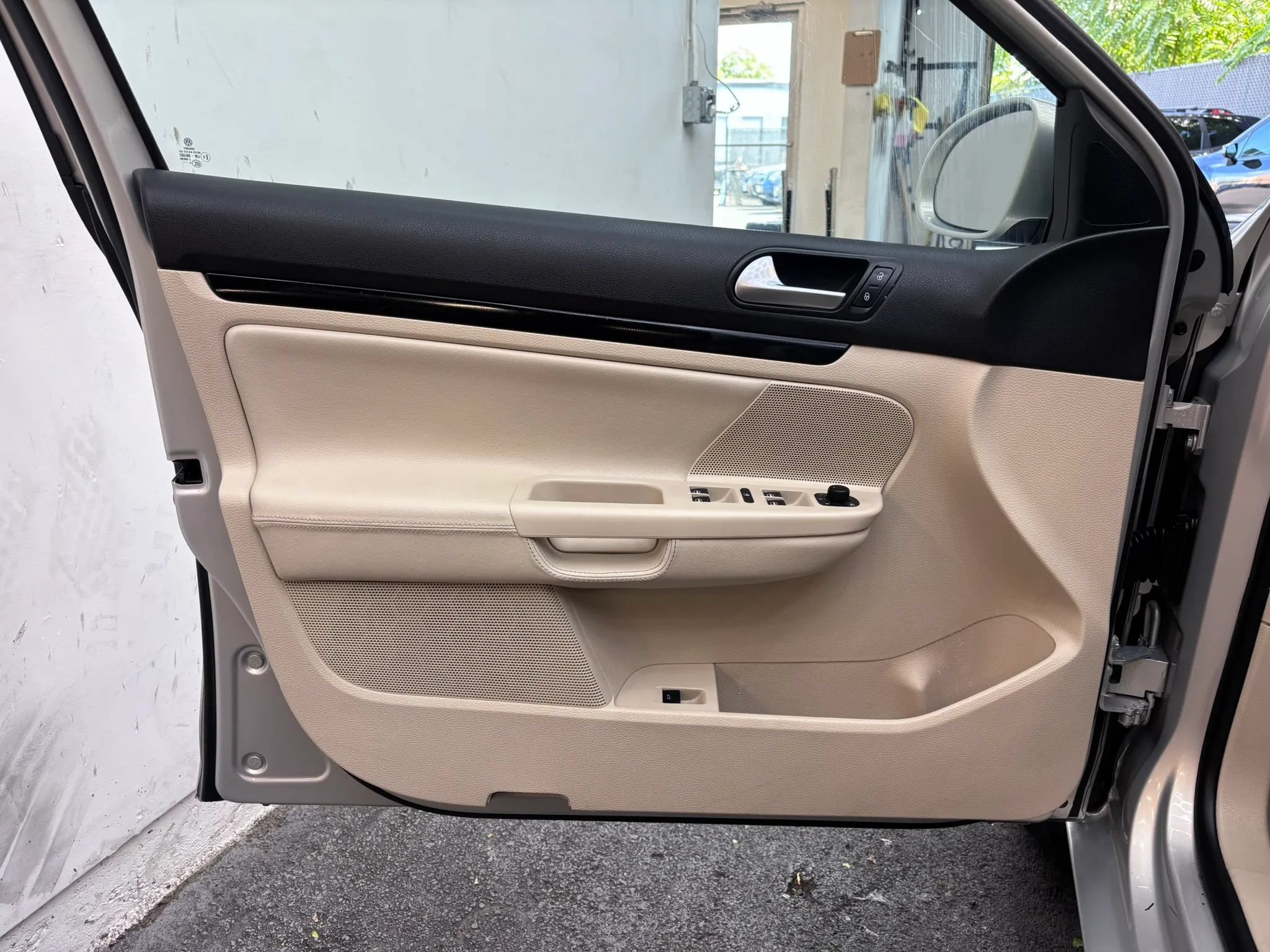 Used 2011 Volkswagen Jetta TDI FWD image 19